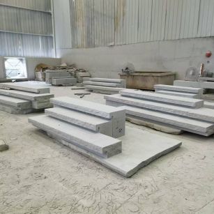 河北 整石台阶（大面火烧+侧面自然面），出货前厂内拼装