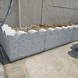 河北 芝麻白花岗岩花边石铺装效果图