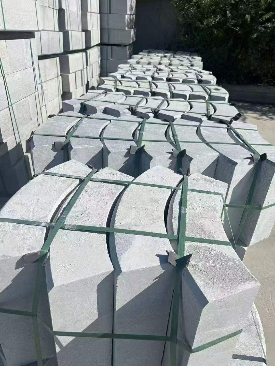 河北 芝麻灰弧形路沿石