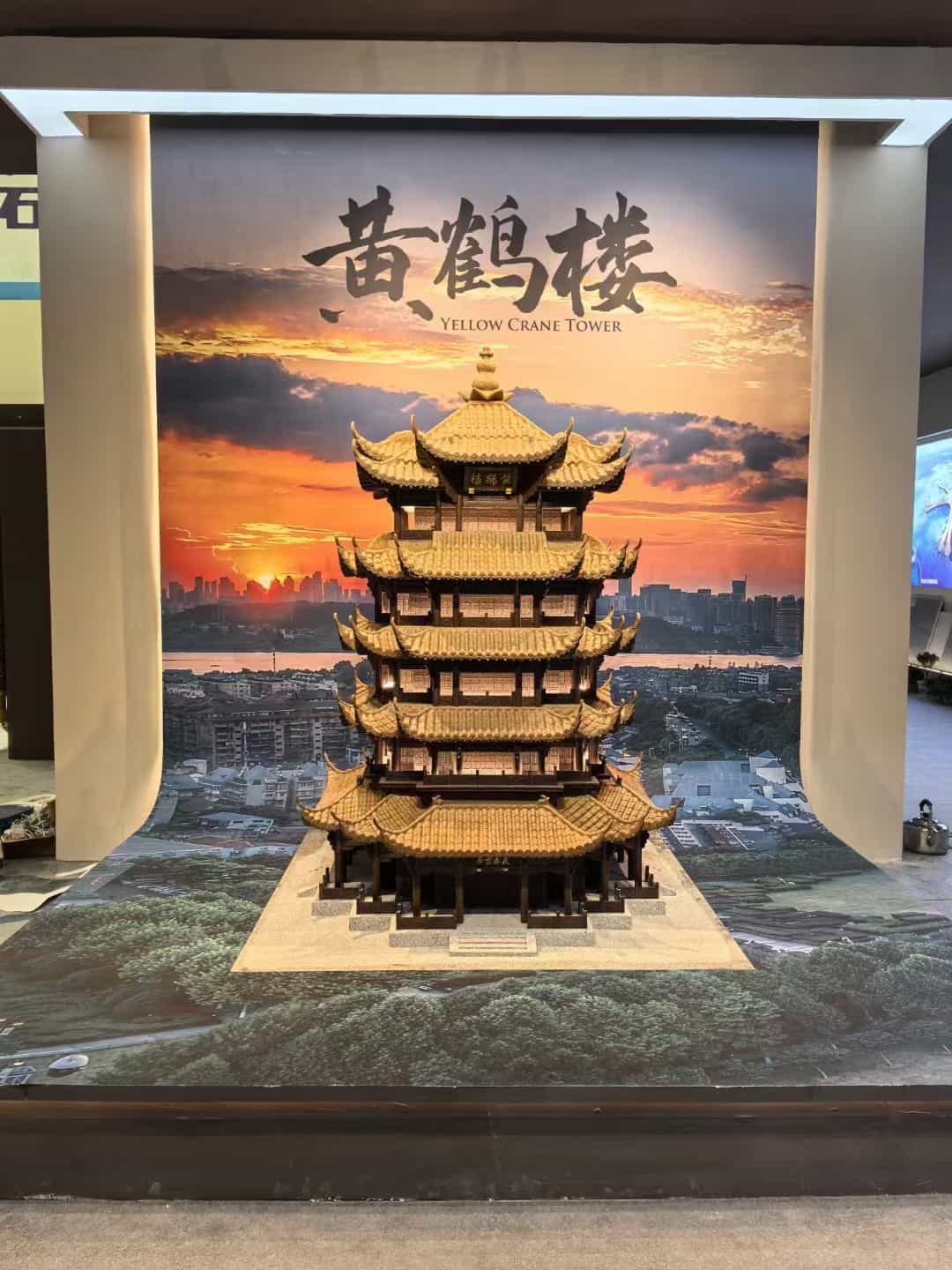 河北仿古石文创作品-黄鹤楼