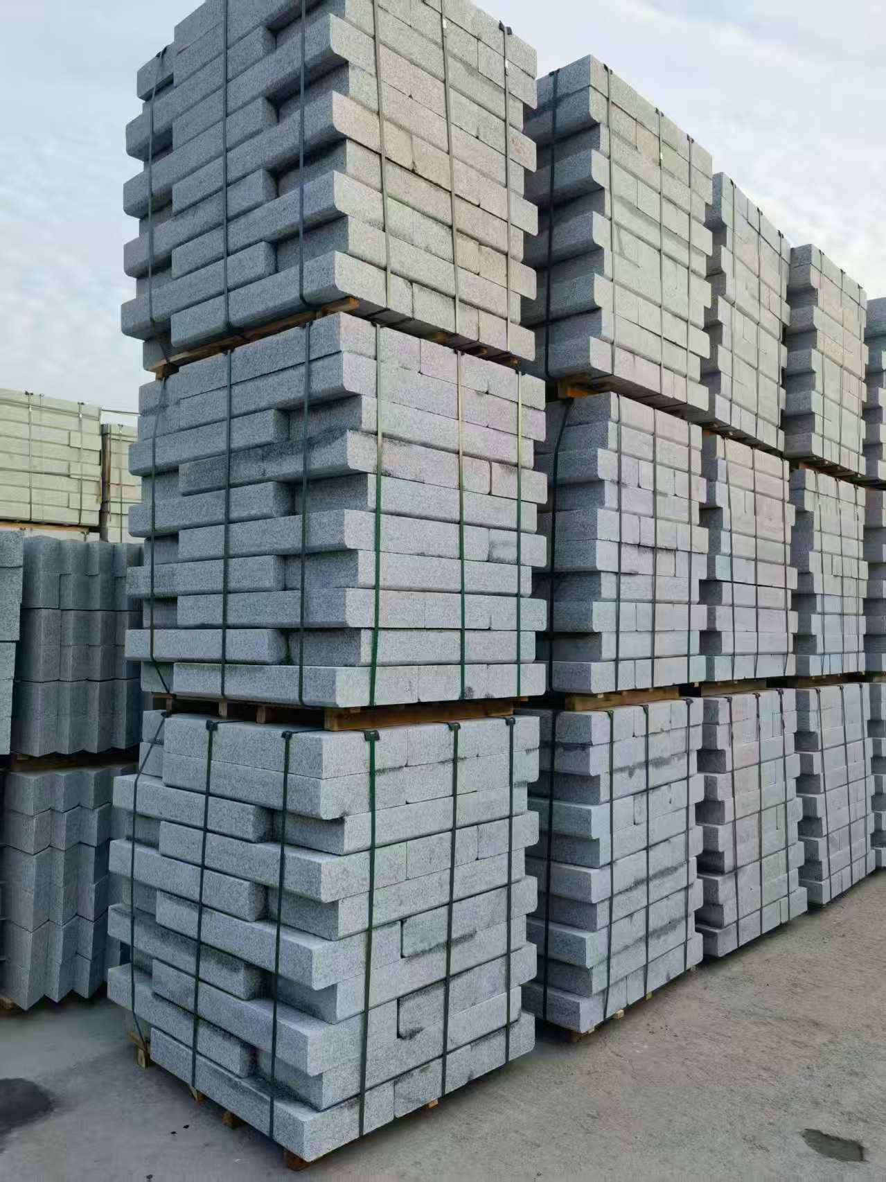 河北 路沿石（路侧石），颜色一致，尺寸标准